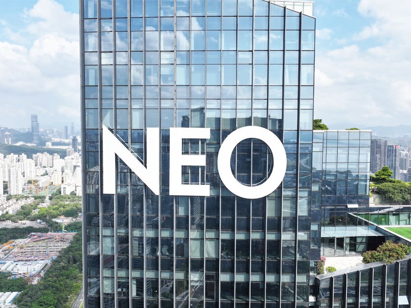 楼顶发光字厂家包设计吗？设计费另算吗？