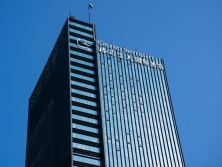 楼顶发光字光源坏了容易更换吗？